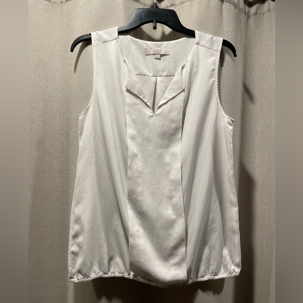 Loft size M sleeveless blouse
